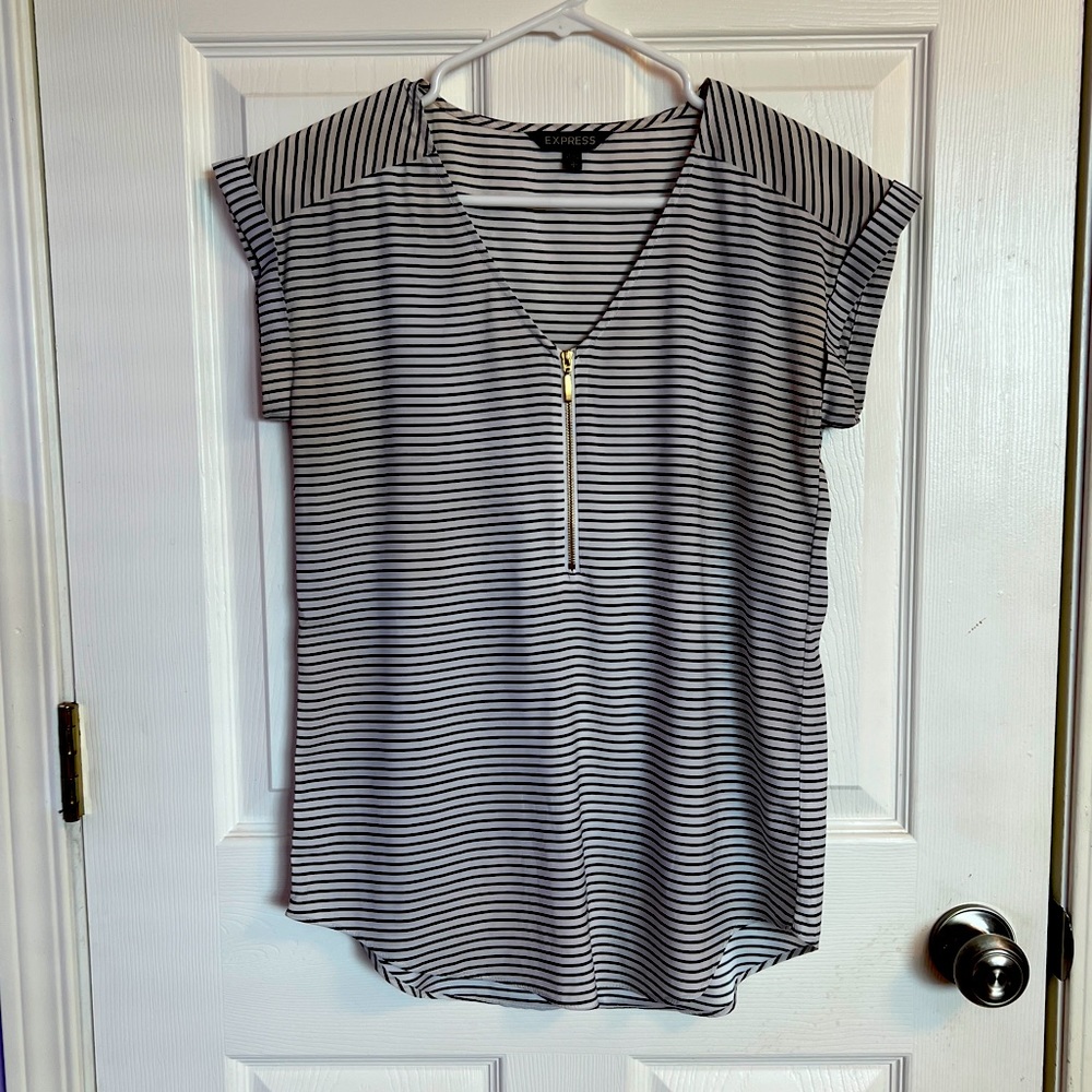 Express Short sleeved zippered front work blouse. Excellent condition.
